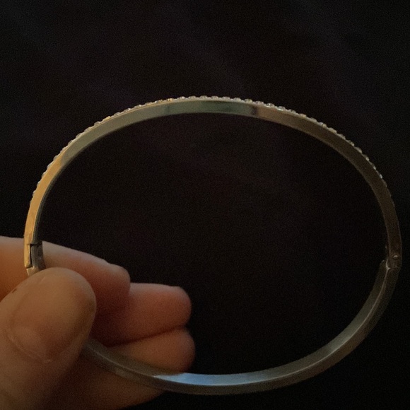 Stainless steel bangle with 1 row of crystals brand new never worn - Picture 4 of 7